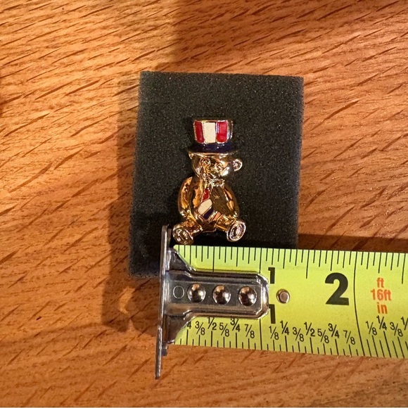 Avon patriotic teddy bear pin/brooch vintage gold toned - Picture 6 of 6